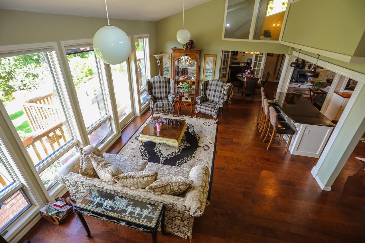 The Lodge At Beaver Lake Bed And Breakfast Роджърс Екстериор снимка