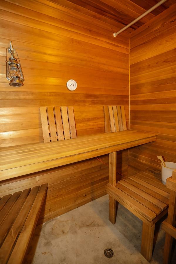 The Lodge At Beaver Lake Bed And Breakfast Роджърс Екстериор снимка
